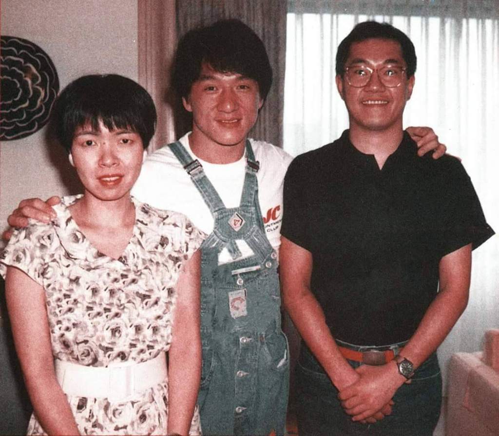 Акира Торияма с женой и Джеки Чаном