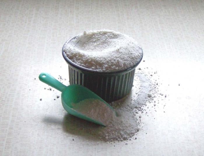 Соль-хорошее средство для чистки посуды