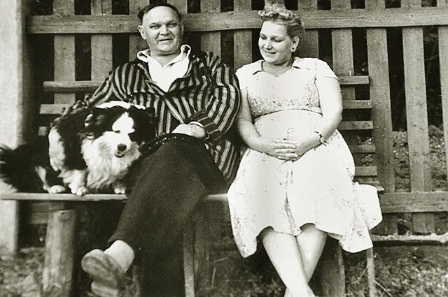 Василий Иванович с дочерью Азой