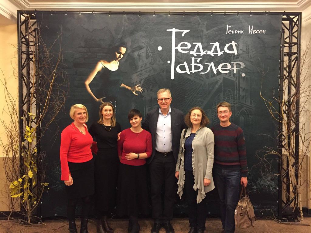 Посол Норвегии и сотрудники посольства на премьере спектакля по пьесе Генрика Ибсена «Гедда Габлер»