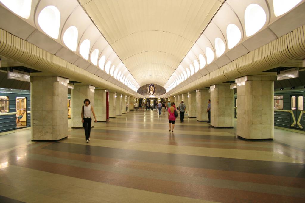 Станция метро «Римская»