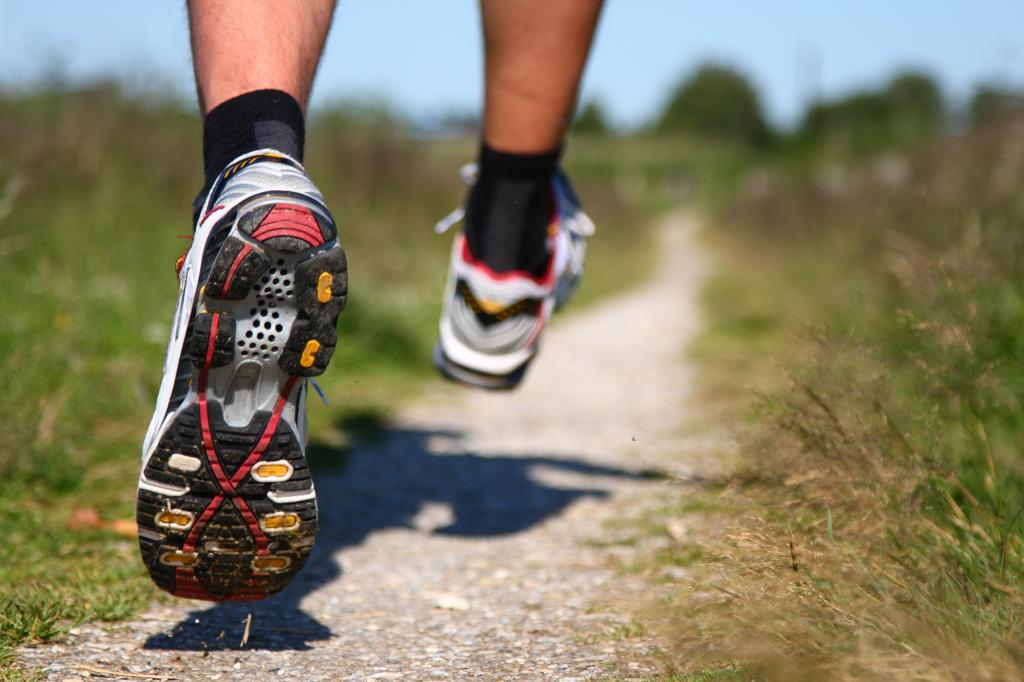 Как выбрать кроссовки для фитнеса: полезные советы