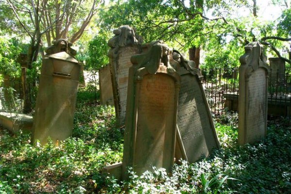 Могилы кладбища