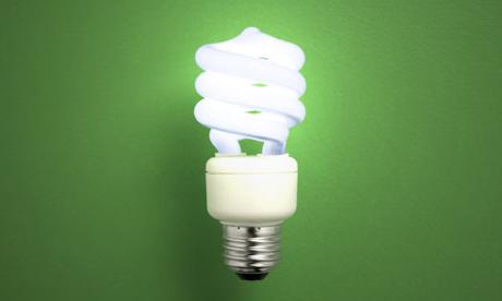 Почему выключенная энергосберегающая лампочка мигает?