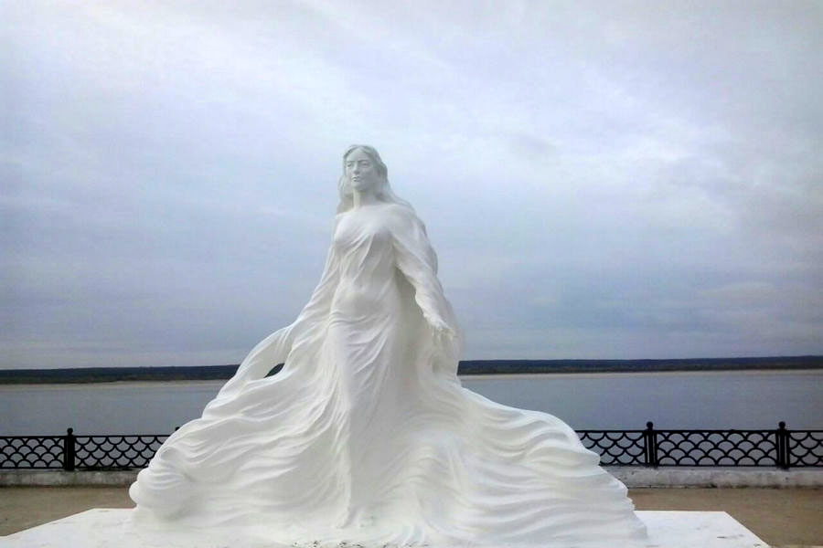 Памятник Лене в Якутии