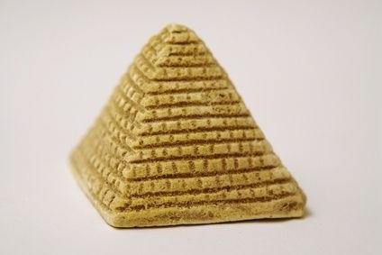 пирамида из бумаги