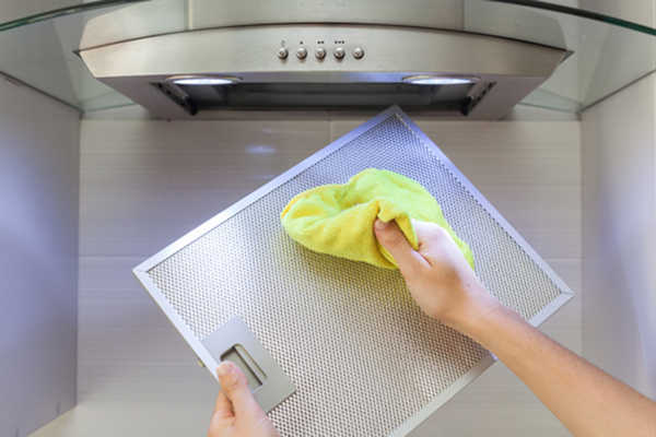 Как почистить вытяжку на кухне: эффективные средства и методы
