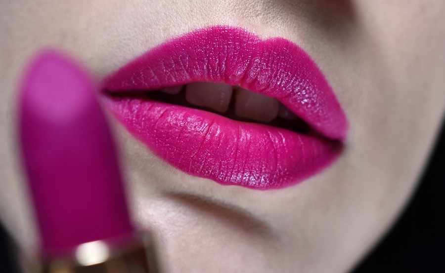 Sloppy blow purple lipstick ears image