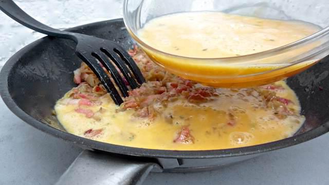 омлет с колбасой рецепт на сковороде