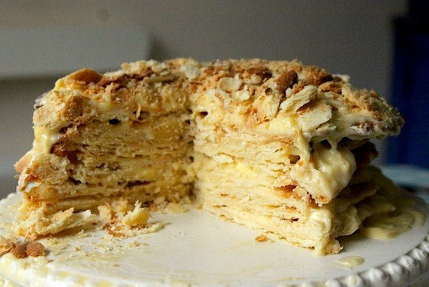 Быстрый торт из печенья "Ушки" без выпечки: пошаговый рецепт с фото