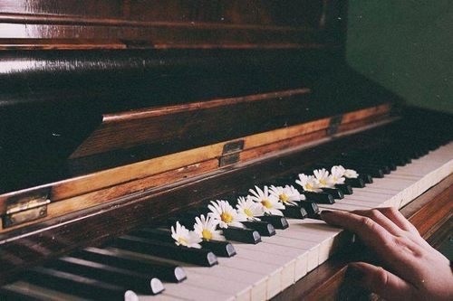 Фото, запечатляющее пианино