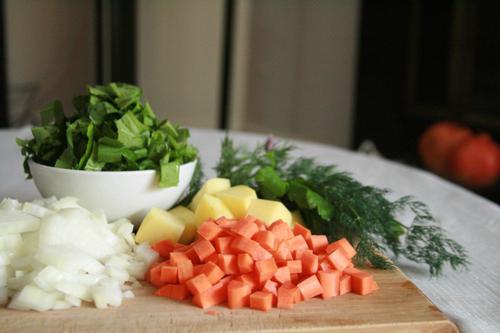 Зеленый борщ со щавелем и яйцами: рецепт