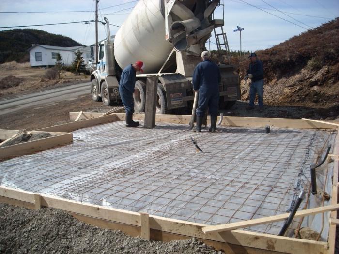 Заливка бетона при отрицательных температурах: полезные рекомендации