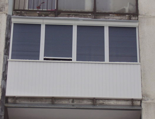 Балкон с алюминиевыми стеклопакетами