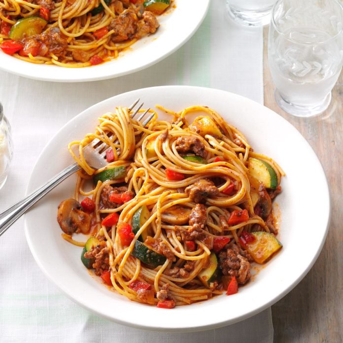 Спагетти с грибным соусом: подготовка продуктов, порядок приготовления