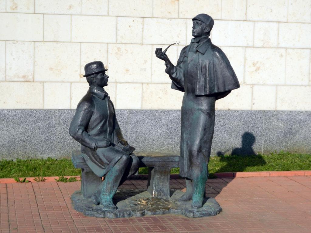 Памятник Ватсону и Холмсу