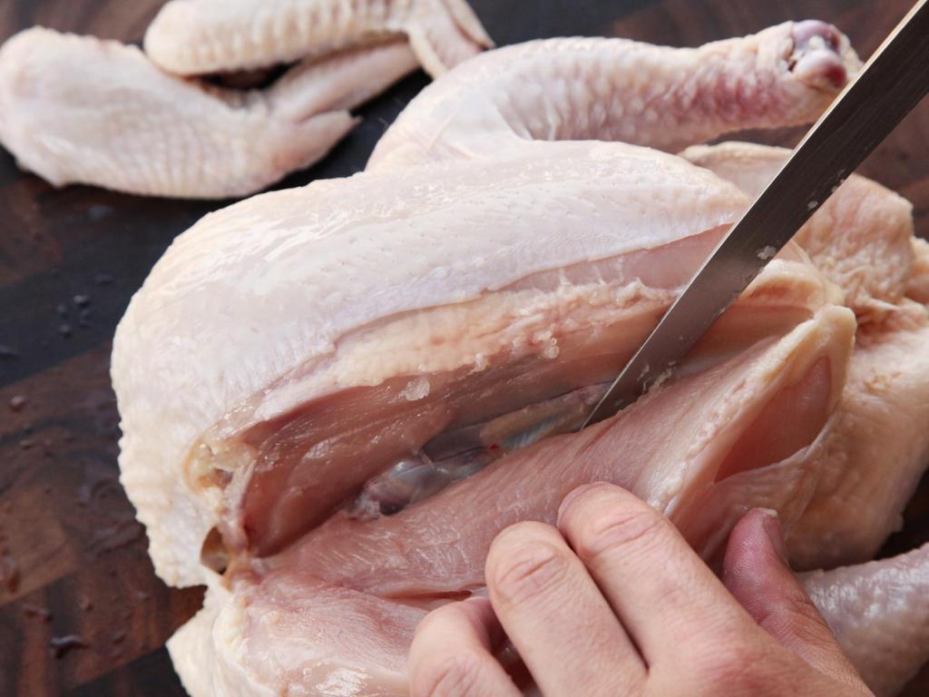 Как отделить курицу от костей, не повреждая целостности тушки?