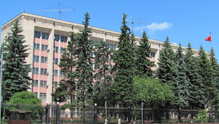 главный фасад посольства кнр