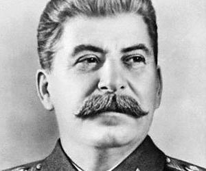 какая фамилия у Сталина 