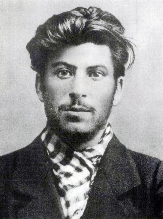 какая настоящая фамилия у Сталина 