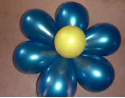 сделать цветок из воздушных шаров