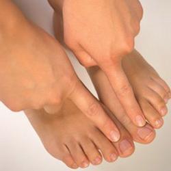 симптомы грибка ногтей на ногах