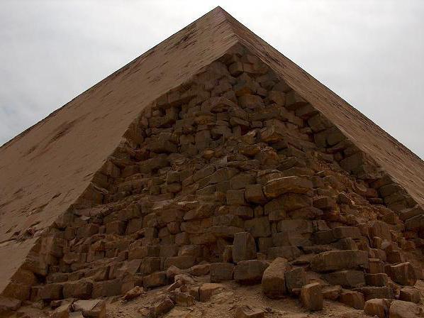 ломаная пирамида описание размеры коридор камера