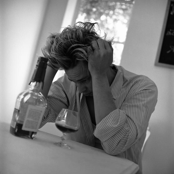 Болит голова после алкоголя что делать