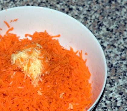 салат из моркови с чесноком и сыром
