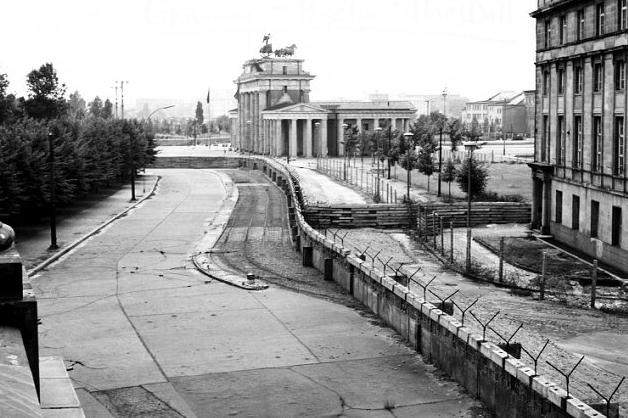 возведение берлинской стены