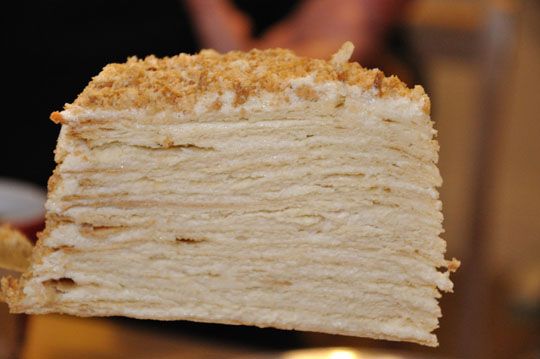 Торт «Наполеон» из слоеного теста с заварным кремом: рецепты, особенности приготовления и отзывы