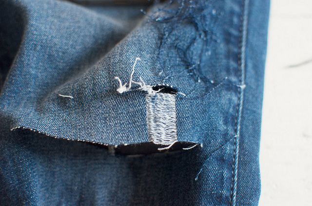 как сделать рваные джинсы в домашних условиях