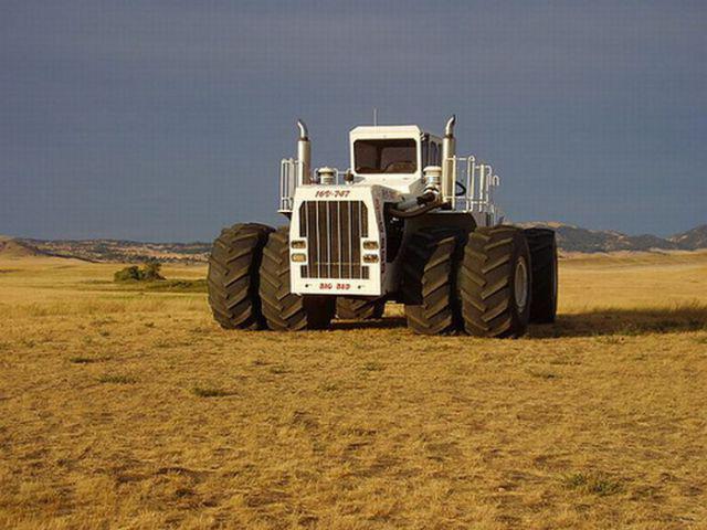 фото самый большой трактор