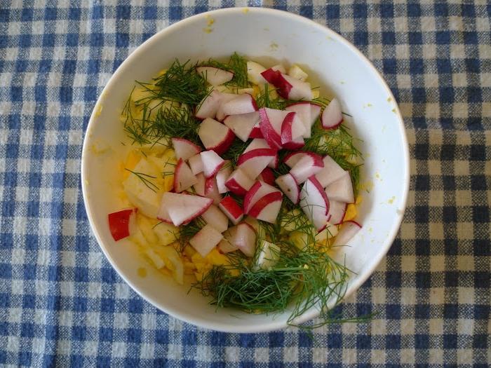 Салат из редиски и яйца