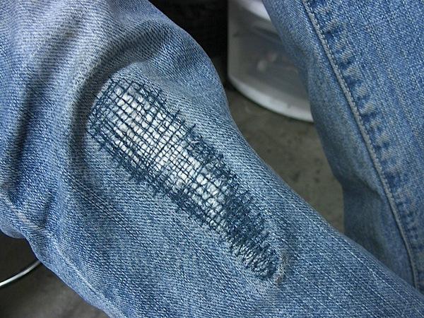 Заштопать джинсы
