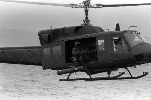 американский военный вертолет с двумя винтами называется