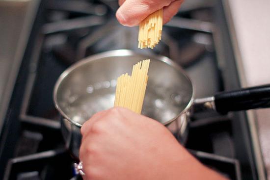 Как варить макароны чтобы они не слипались