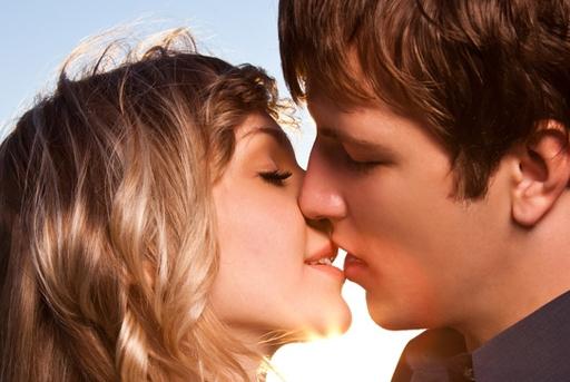 Делаем приятное себе и партнеру: техника французских поцелуев