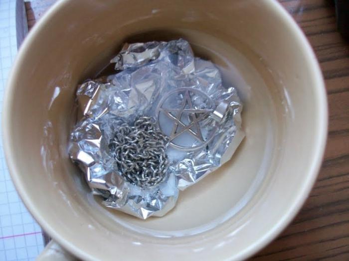 Как очистить серебро нашатырным спиртом