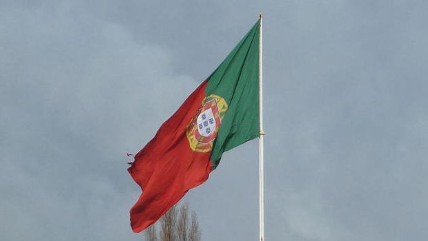 Как выглядит флаг Португалии?