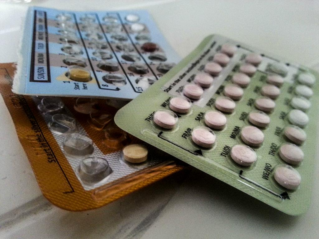 Какие противозачаточные таблетки лучше принимать не рожавшим?