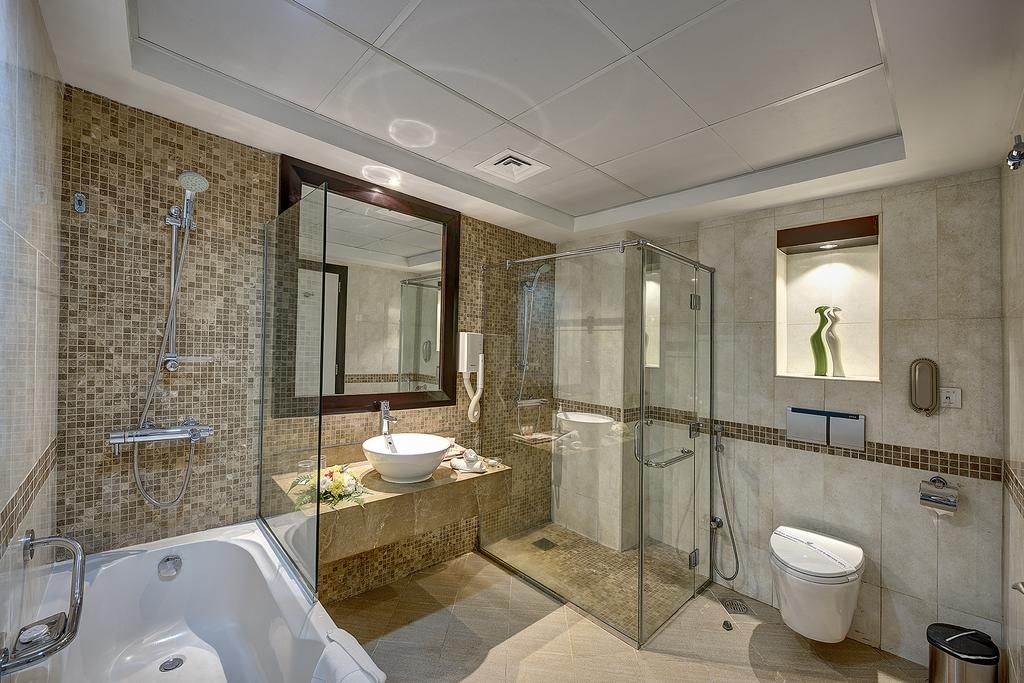 Ванная комната Grandeur Hotel