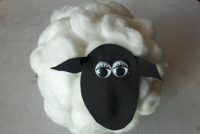 поделка овечка из ватных палочек
