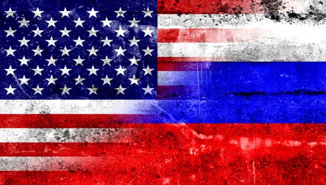 американский и российский флаги