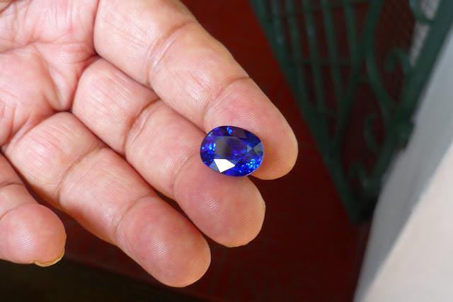 голубой камень драгоценный сапфир