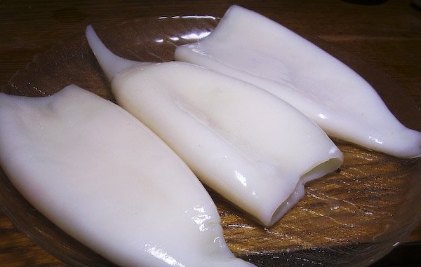 Салат кальмаровый с кукурузой