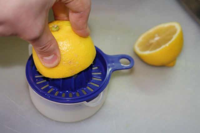как правильно выжимать лимон