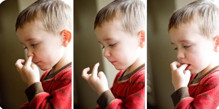 Ребенок ест козявки: причины, методы борьбы, советы родителям