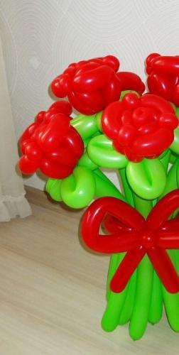 букет цветов из воздушных шаров