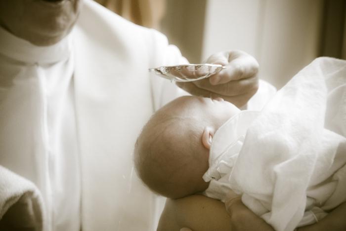можно ли беременным крестить детей